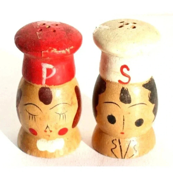 Vintage Boy & Girl Chef Salt and Pepper Shakers Set Wooden Mini 2 1/4" JAPAN - Picture 1 of 2
